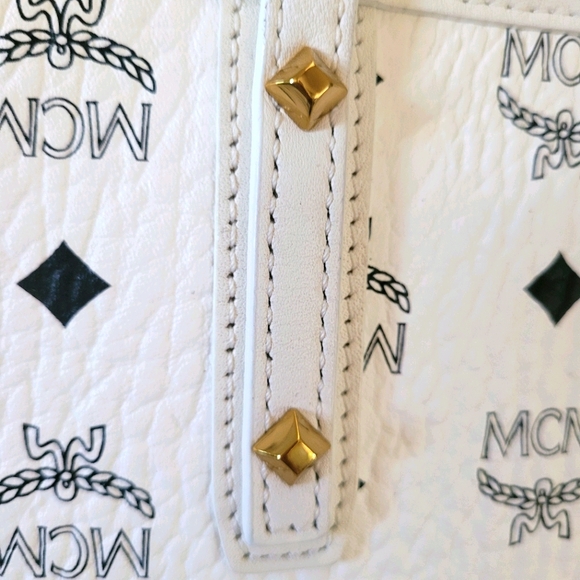 MCM Moments Anya Tote w/Bunny Charm - Picture 6 of 14